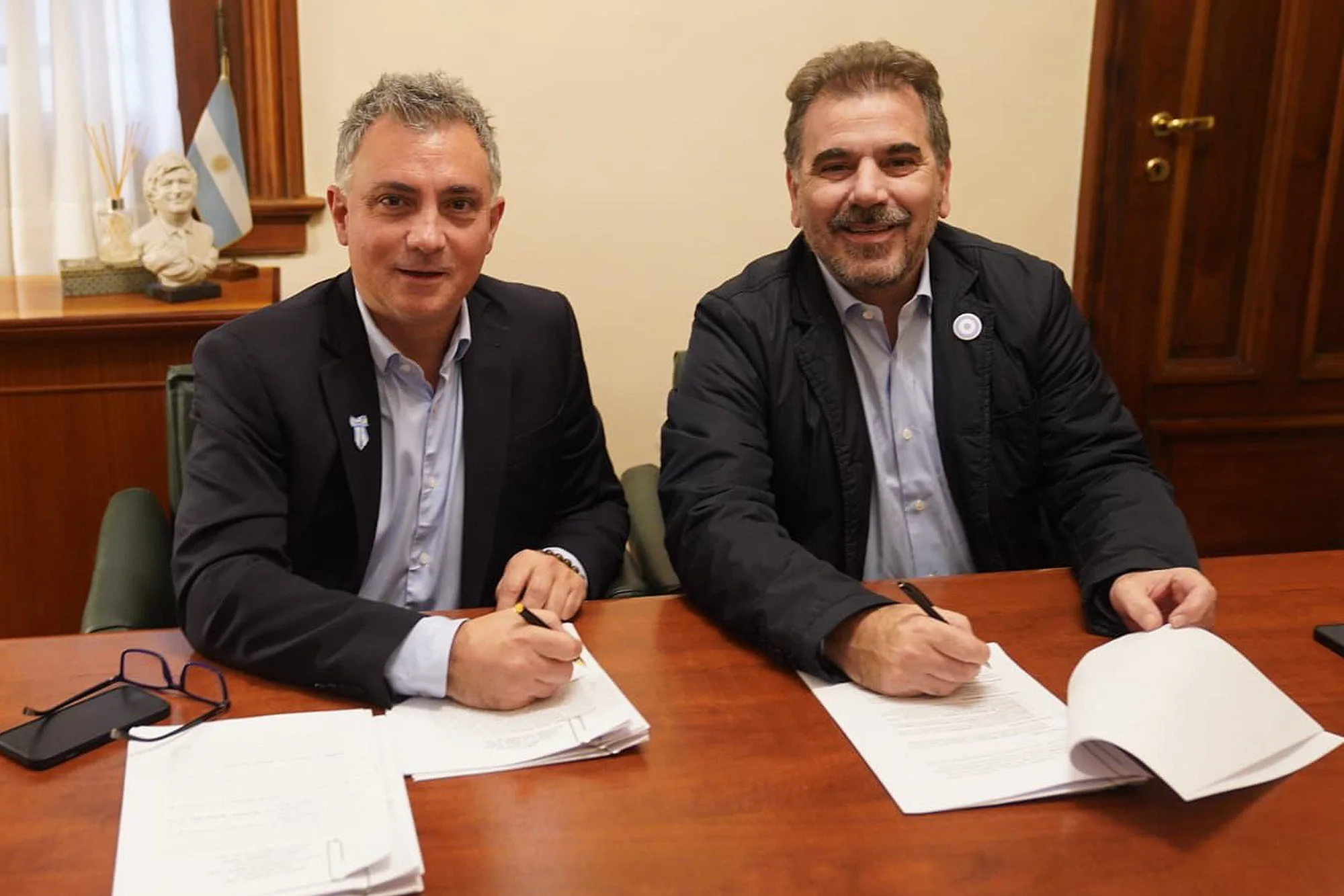 Pese al aval de Kicillof, la derogación de la ley que limita las relecciones de los intendentes sigue trabada en la Legislatura