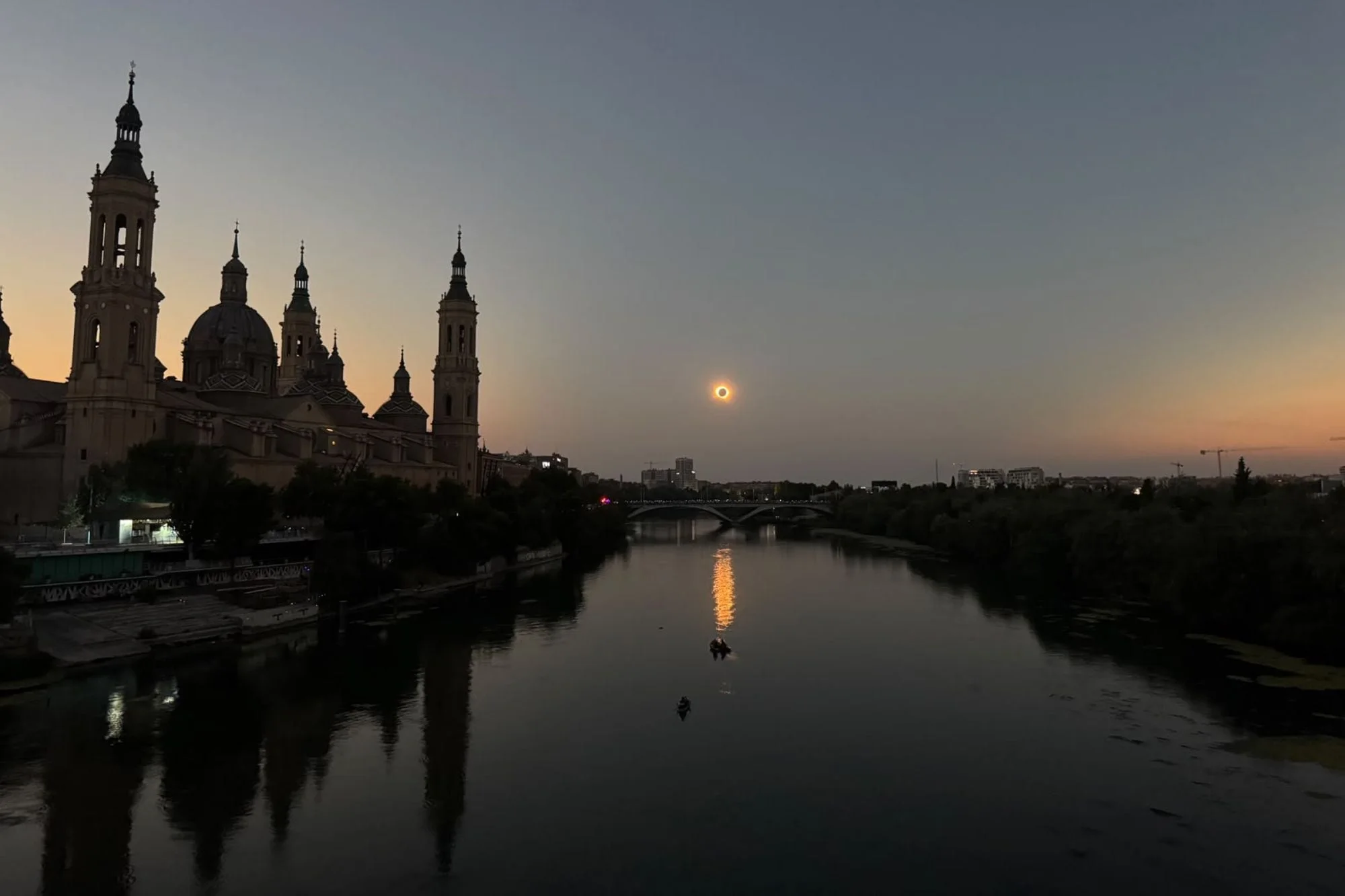 Eclipse solar total: así se vivió el día en el que Zaragoza se quedó a oscuras