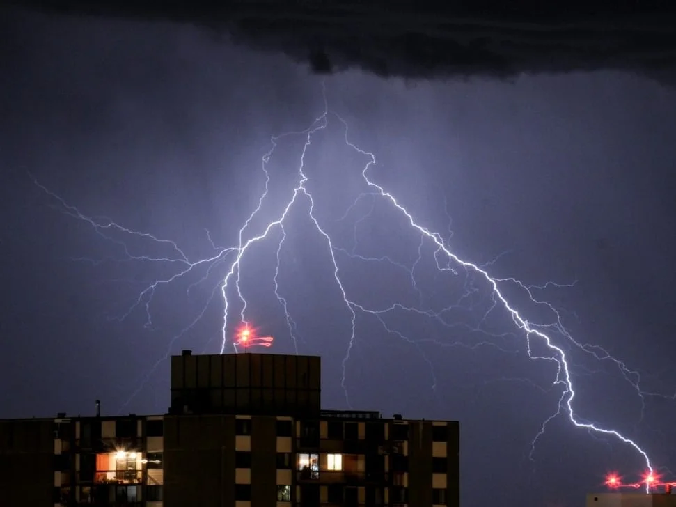 Se avecinan cuatro días de una “atmósfera inestable” que traerá ráfagas de hasta 50 km/h, frío persistente, más lluvias y un brusco descenso térmico: las zonas afectadas