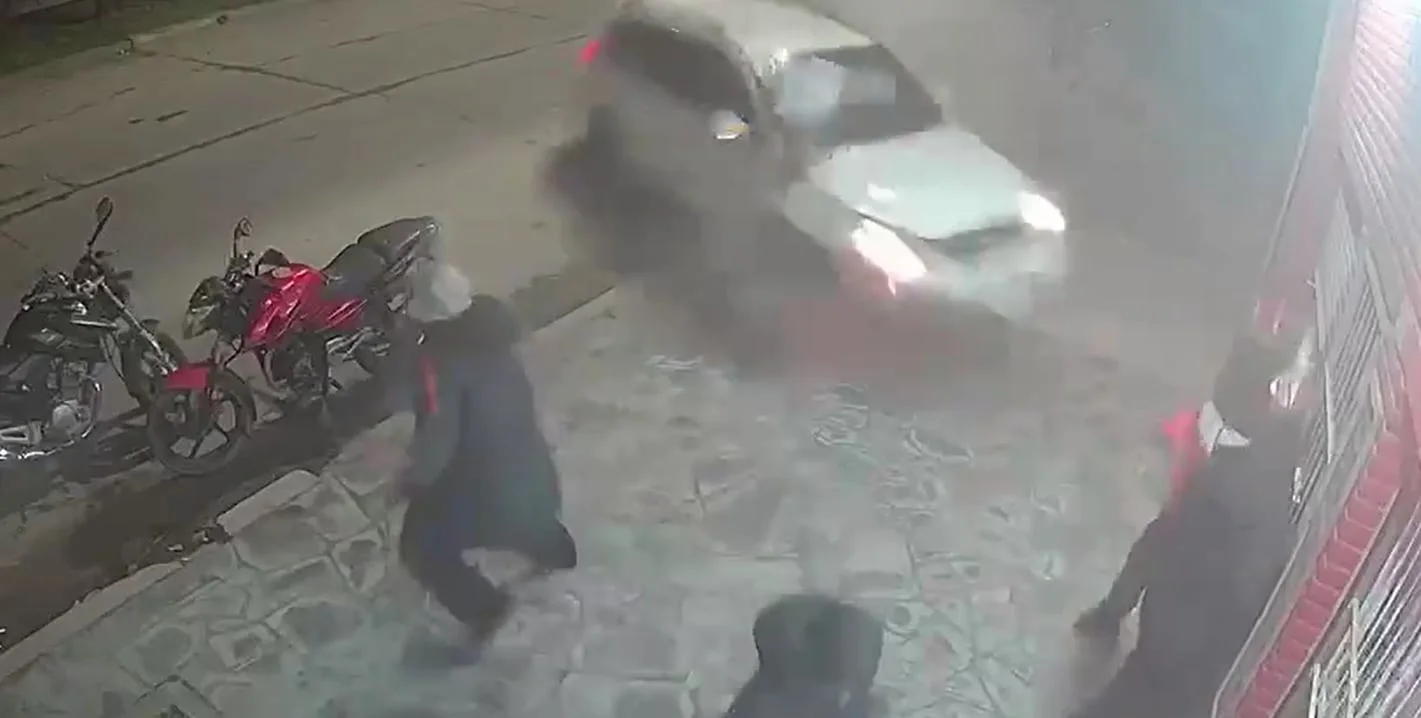 Una camioneta perdió el control e impactó contra un almacén en Mar del Plata: un muerto y cinco heridos