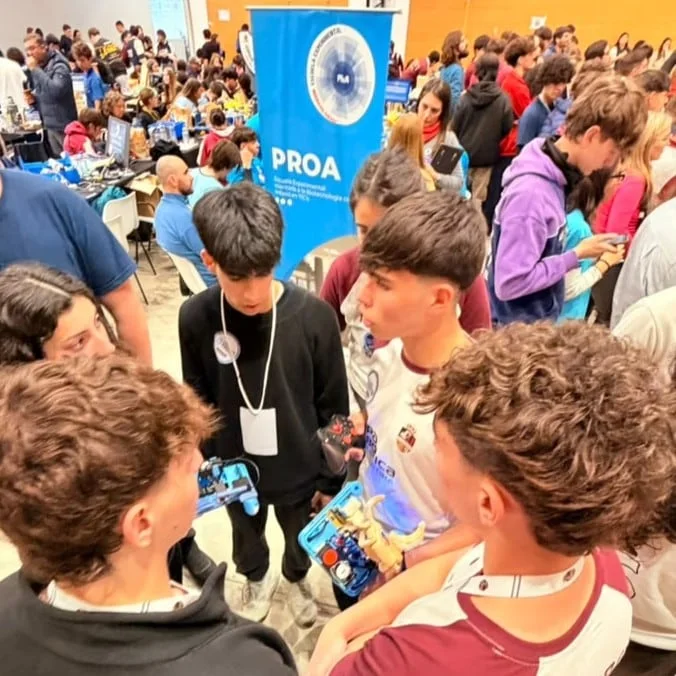 Robots, alianzas y trabajo en equipo: cómo es la competencia que reúne a estudiantes de todo el país