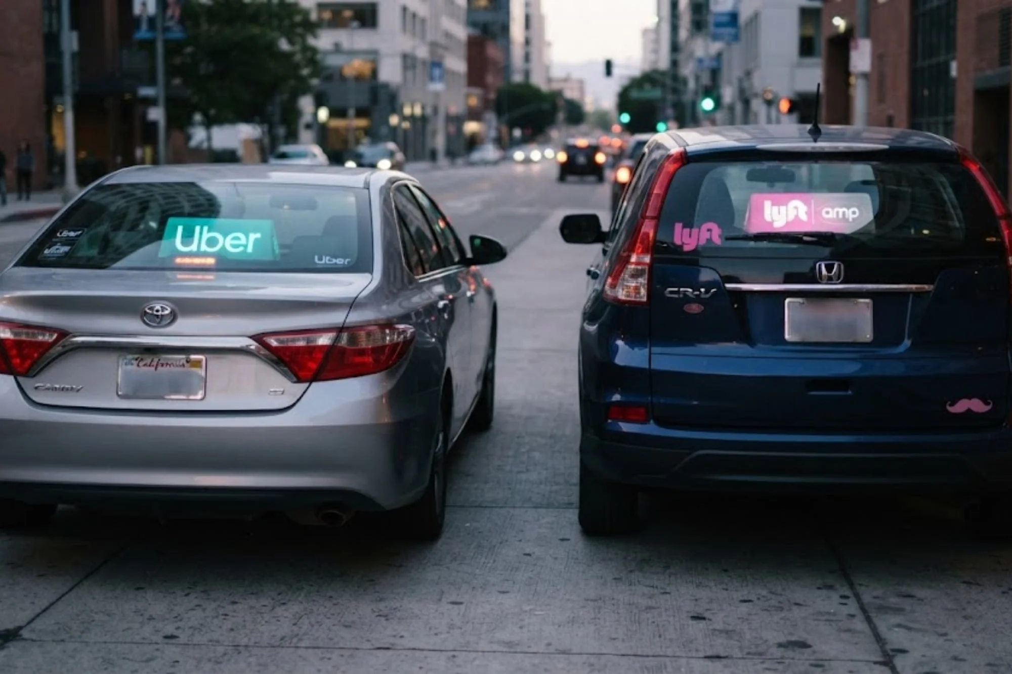 Confirmado: la alianza entre conductores de California que podría cambiar las reglas para Uber y Lyft