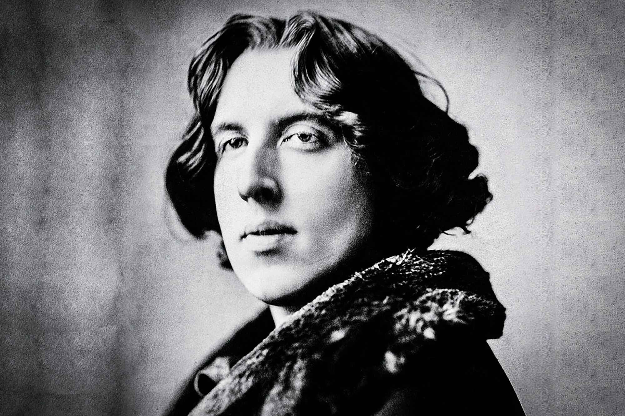Oscar Wilde, sobre el amor: “Un hombre puede vivir feliz con cualquier mujer, siempre y cuando no la ame”