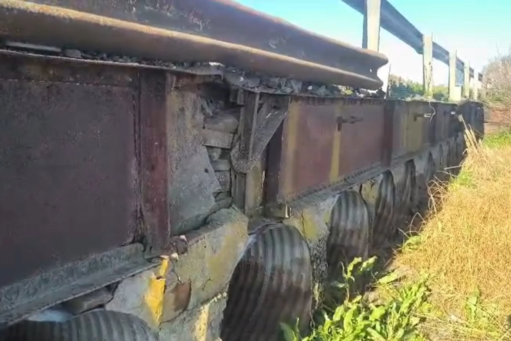 “Se está cayendo”: controversia por el estado de un puente en una importante ruta bonaerense
