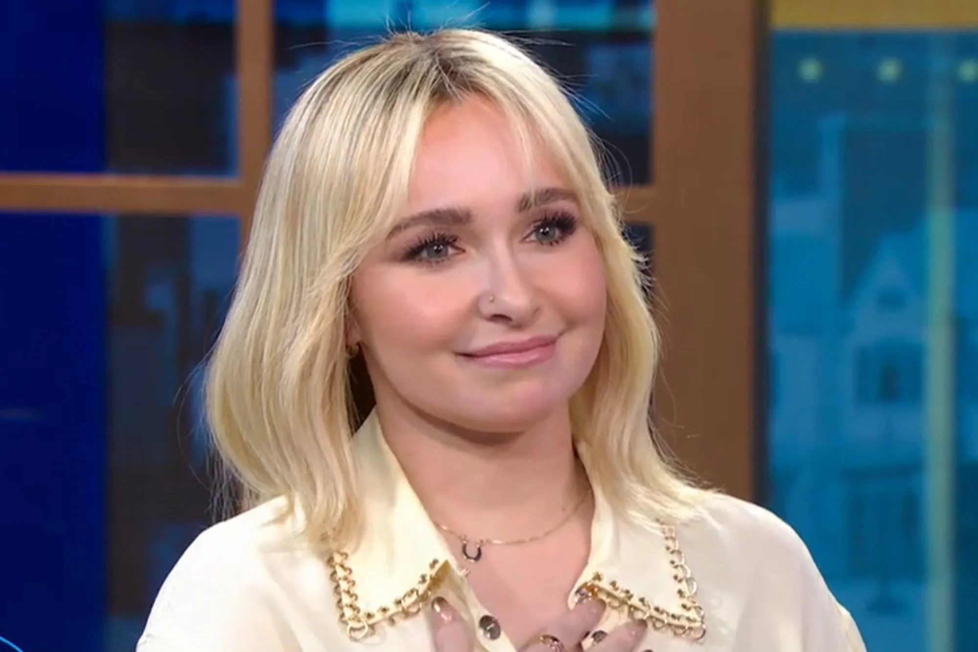 Dos excompañeras de elenco de Hayden Panettiere, Connie Britton y Alexa Vega, despidieron a la actriz