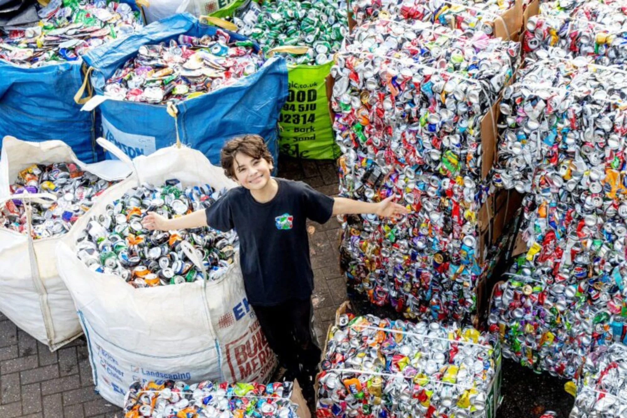 Ryan, de 13 años, se volvió rico por reciclar latas: “Me encanta lo que hago porque puedo ayudar a personas necesitadas”