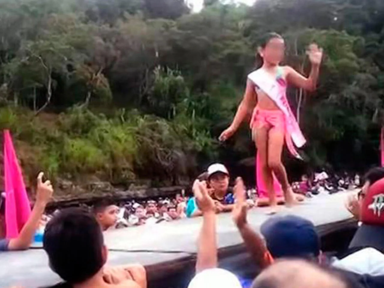 "Miss Tanguita": el concurso infantil que desató un escándalo en Colombia y reabrió el debate sobre la protección de los derechos de los niños