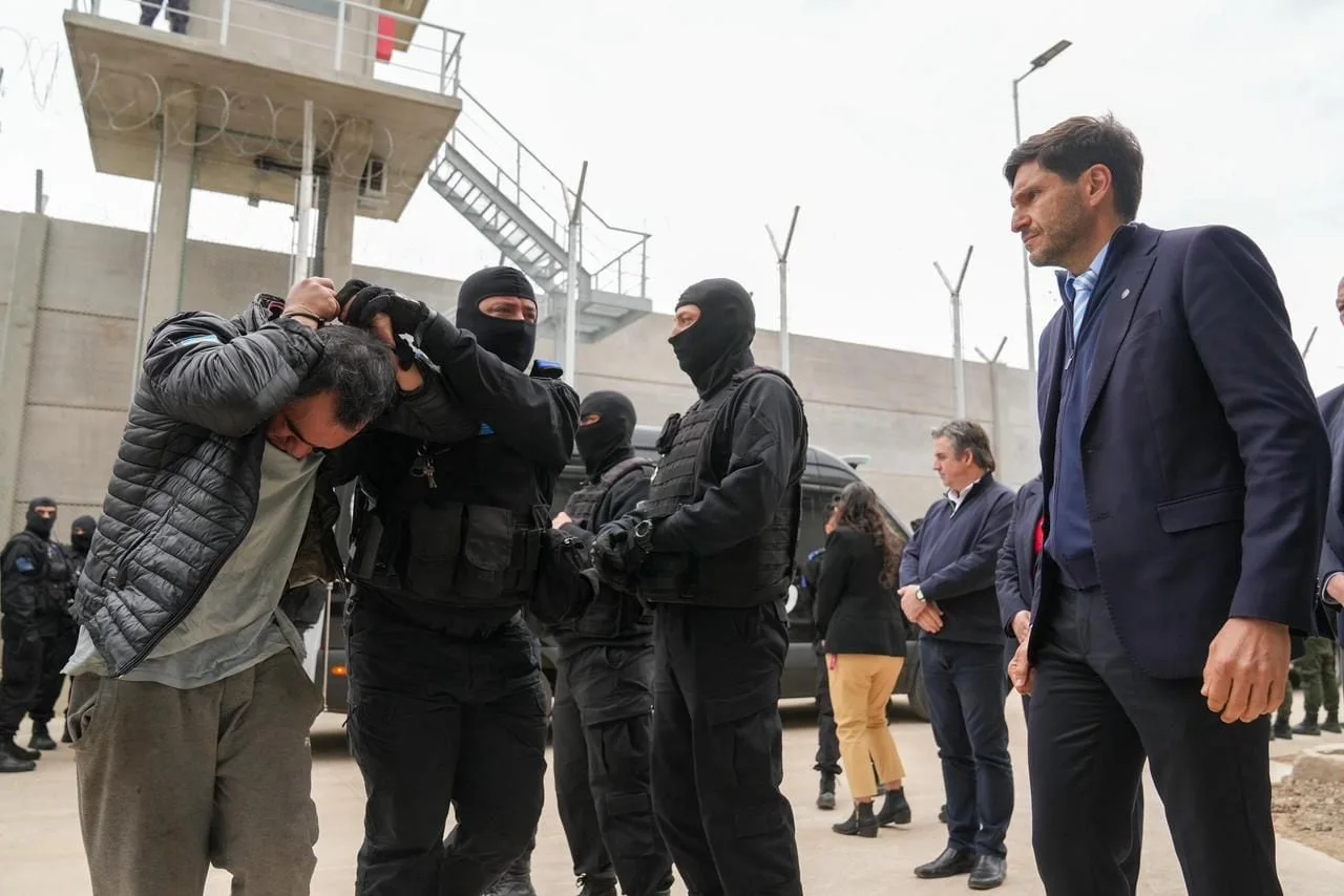 Santa Fe: en menos de 24 horas trasladaron 380 detenidos al nuevo penal de Recreo