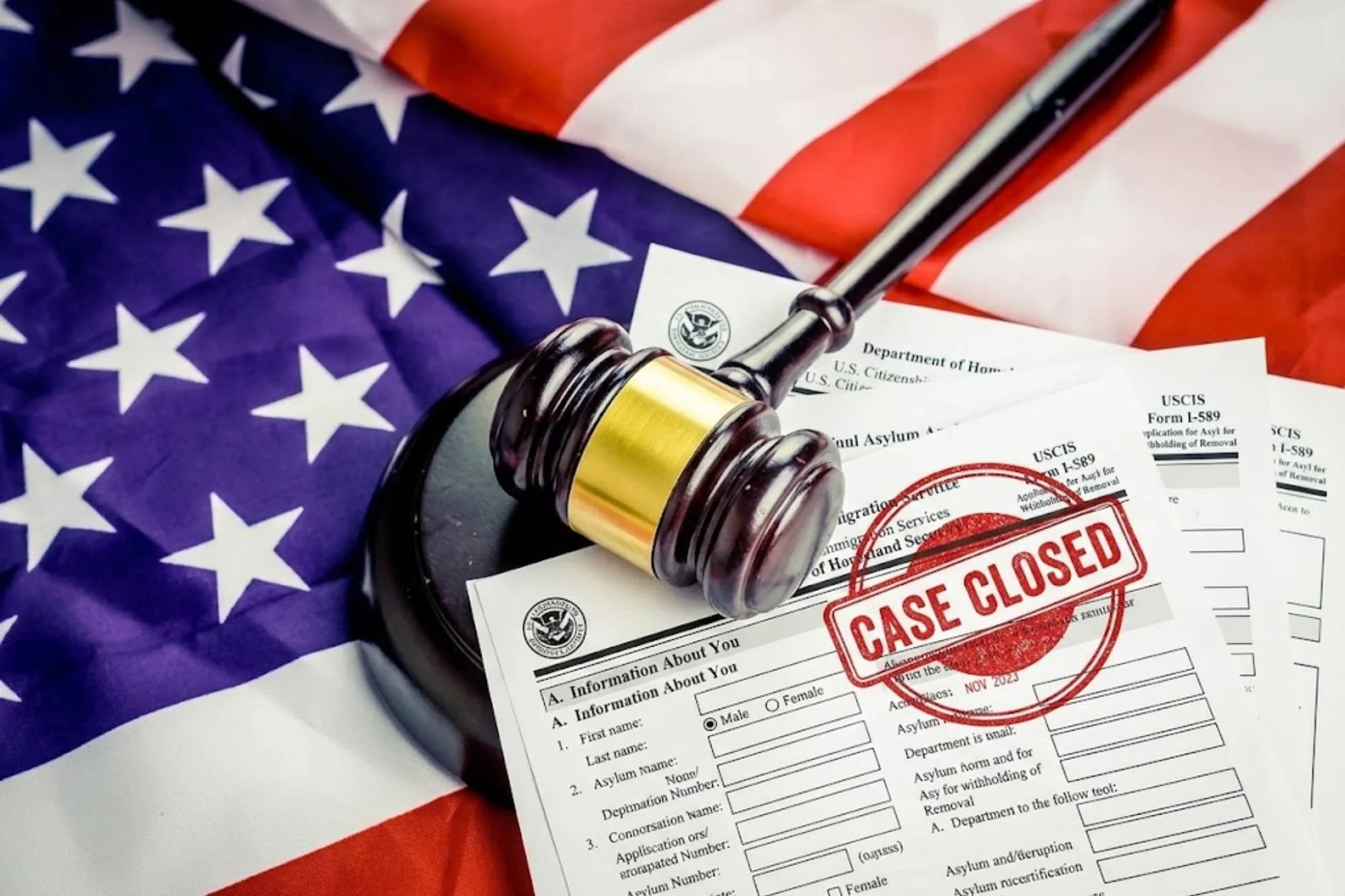 La nueva estrategia del DHS para que los abogados del ICE pidan cerrar casos de asilo antes de una audiencia