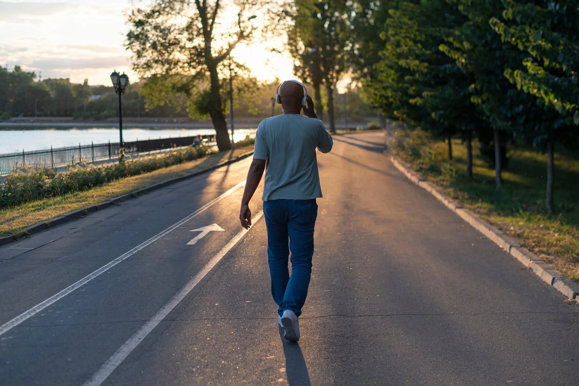 Qué es la caminata 6-6-6: el ejercicio de bajo impacto que tiene efectos en el cuerpo y en la mente