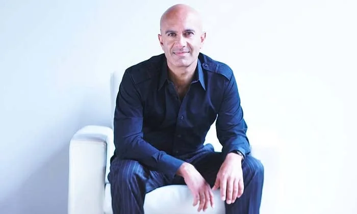 Robin Sharma, experto en desarrollo personal: “Durante 25 años, en mis libros, he dicho: no te mates trabajando”