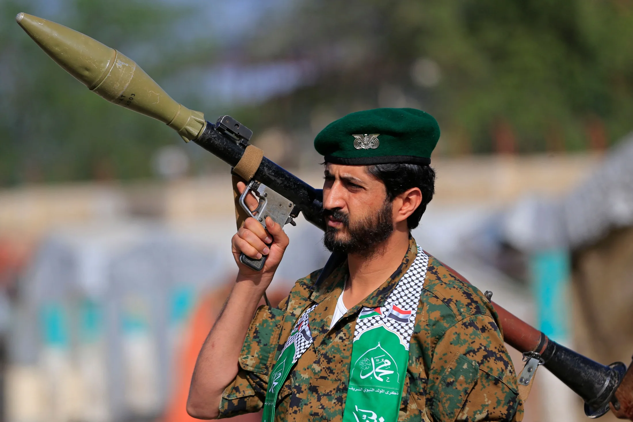 Los rebeldes de Yemen toman un puerto estratégico y enciende nuevas alarmas por el suministro de petróleo