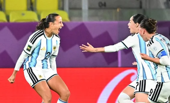 El blooper del rival que aseguró la clasificación a octavos de la selección femenina en el Mundial Sub 20