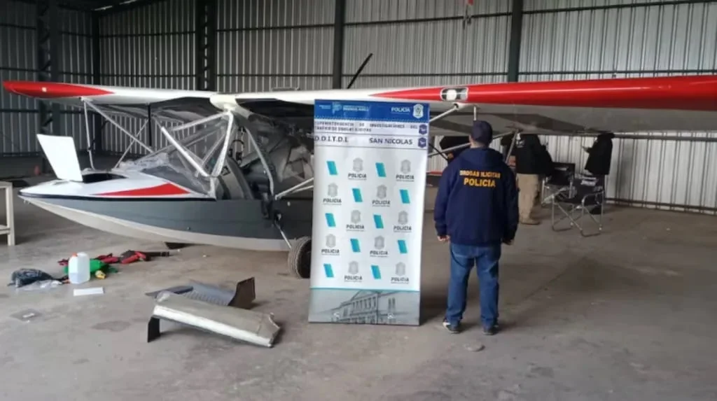 Atraparon a un piloto acrobático que utilizaba un hidroavión experimental para transportar drogas