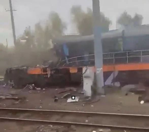 Un dron ruso impacta en un tren en la frontera entre Ucrania y Polonia: creen que Boris Jonhson y un exidrector de la CIA eran el objetivo
