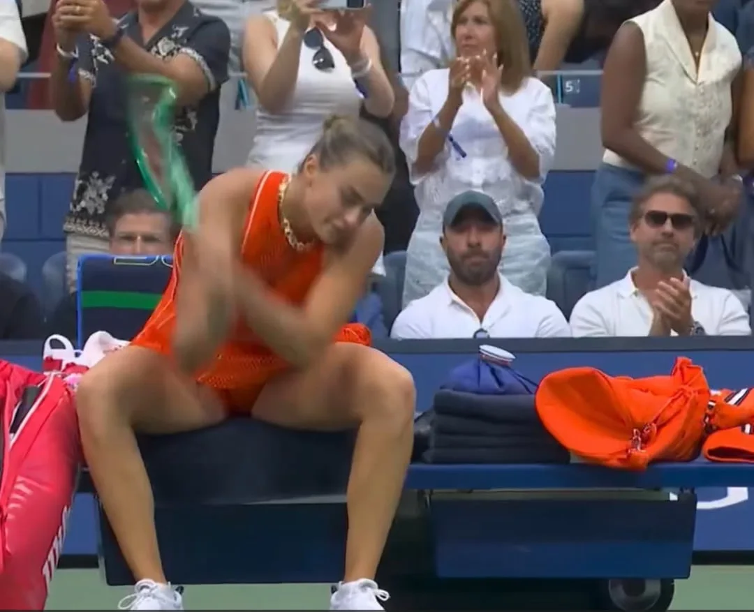 Sabalenka rompió su raqueta e insultó a un camarógrafo tras perder la final del US Open