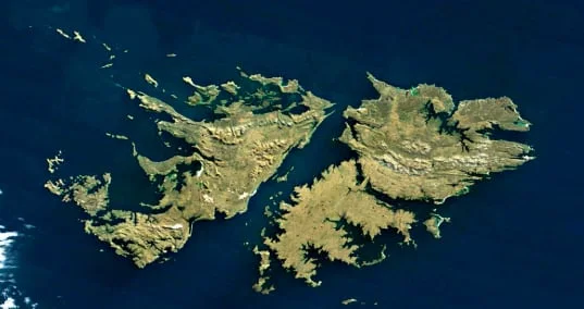 El Gobierno denunciará a más empresas por exploraciones ilegales en Malvinas y dijo que los F16 custodiarán la base fueguina