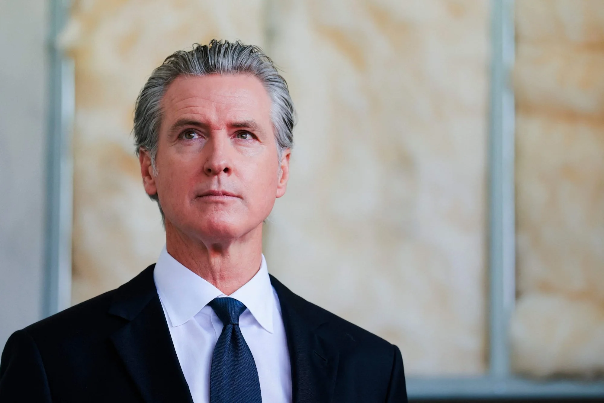 El proyecto de ley en California que definirá qué pasará con las llamadas al 911 desde centros de detención migratoria