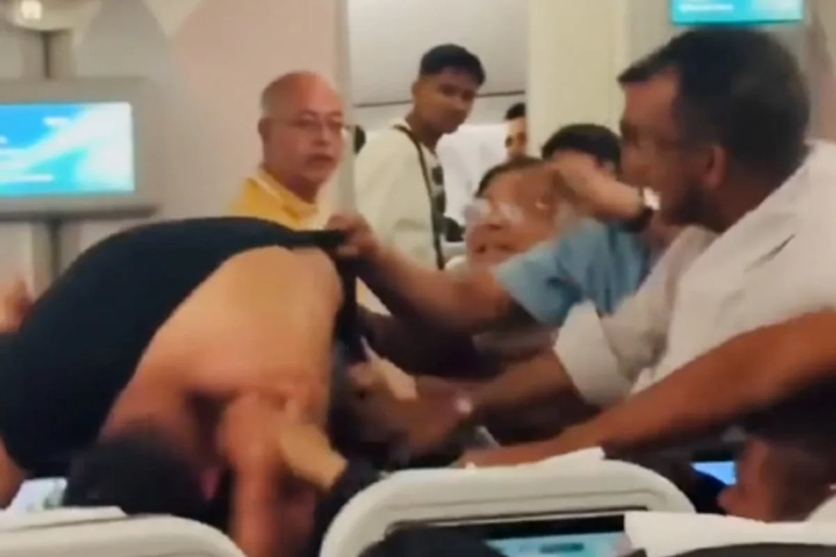 Una discusión entre dos pasajeros terminó con golpes, gritos y una remera rota durante un vuelo a Londres