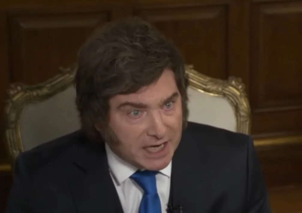 Milei dijo a un medio francés que “Europa se está hundiendo” y que Reino Unido debería “devolvernos” las Malvinas