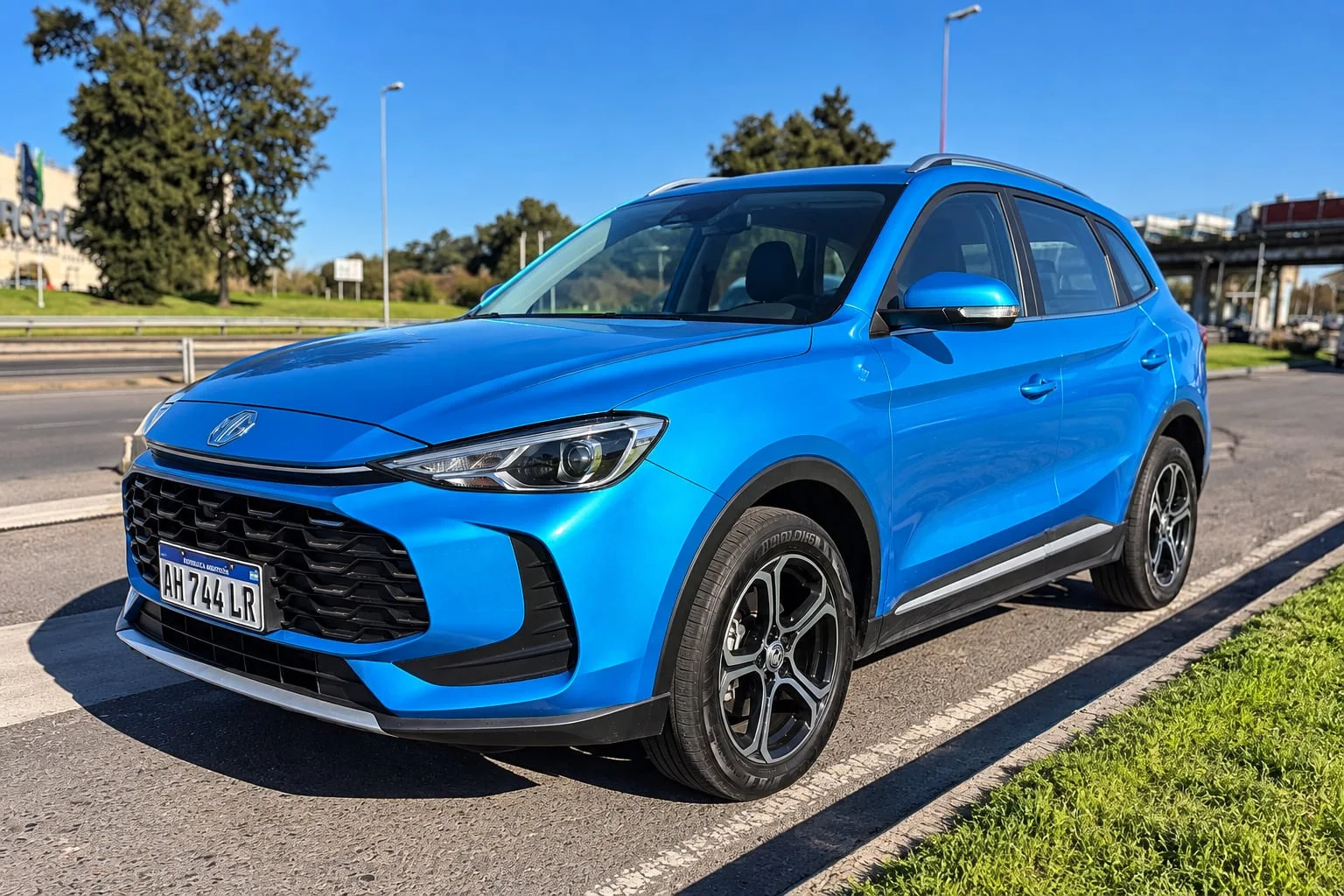 Cómo es el SUV híbrido más barato del país que en septiembre se vende con descuento