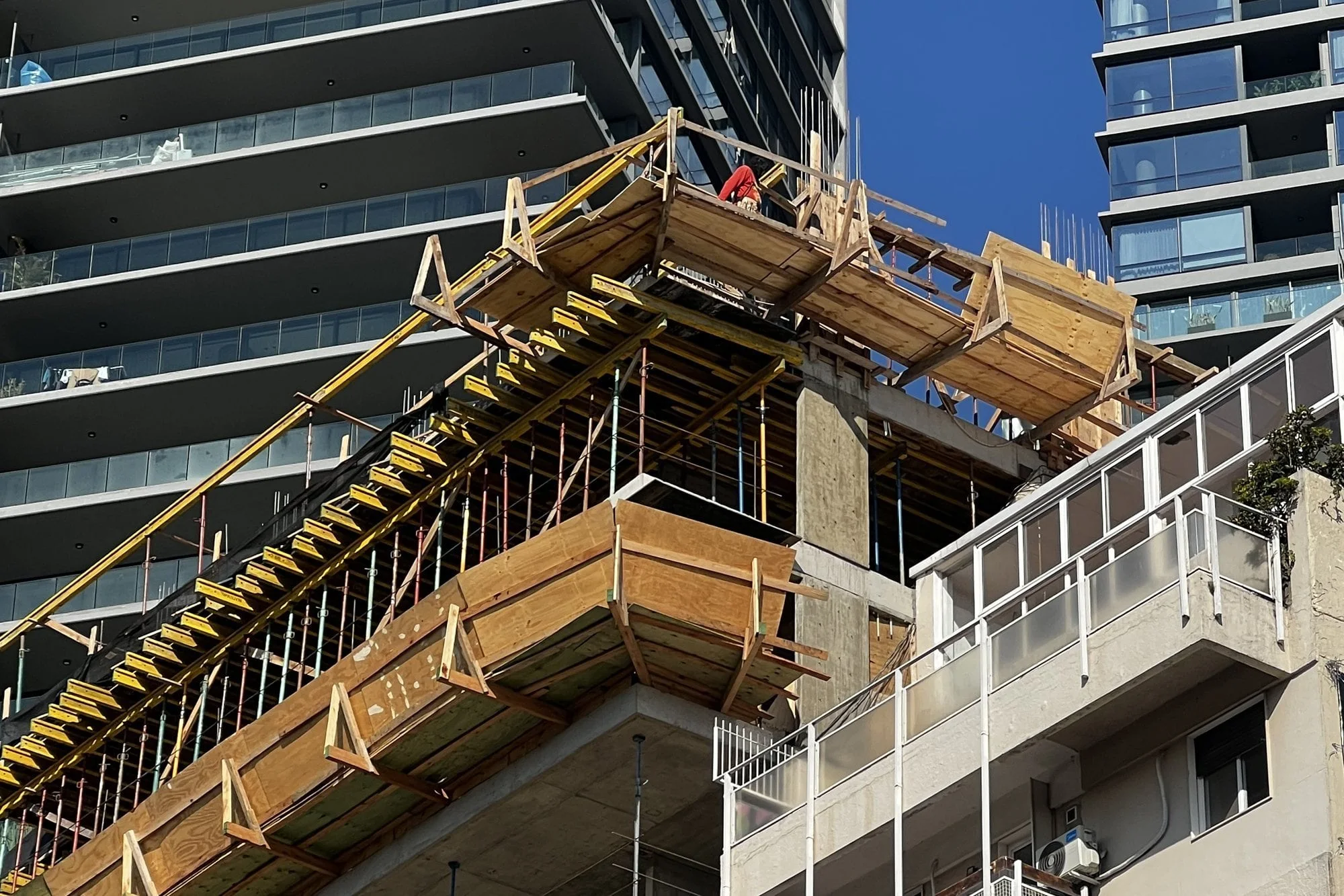 Expertos en construcción coinciden: “los costos subieron entre un 12% y 13%, mientras que los precios de los inmuebles se mantuvieron estables o incluso bajaron en términos relativ