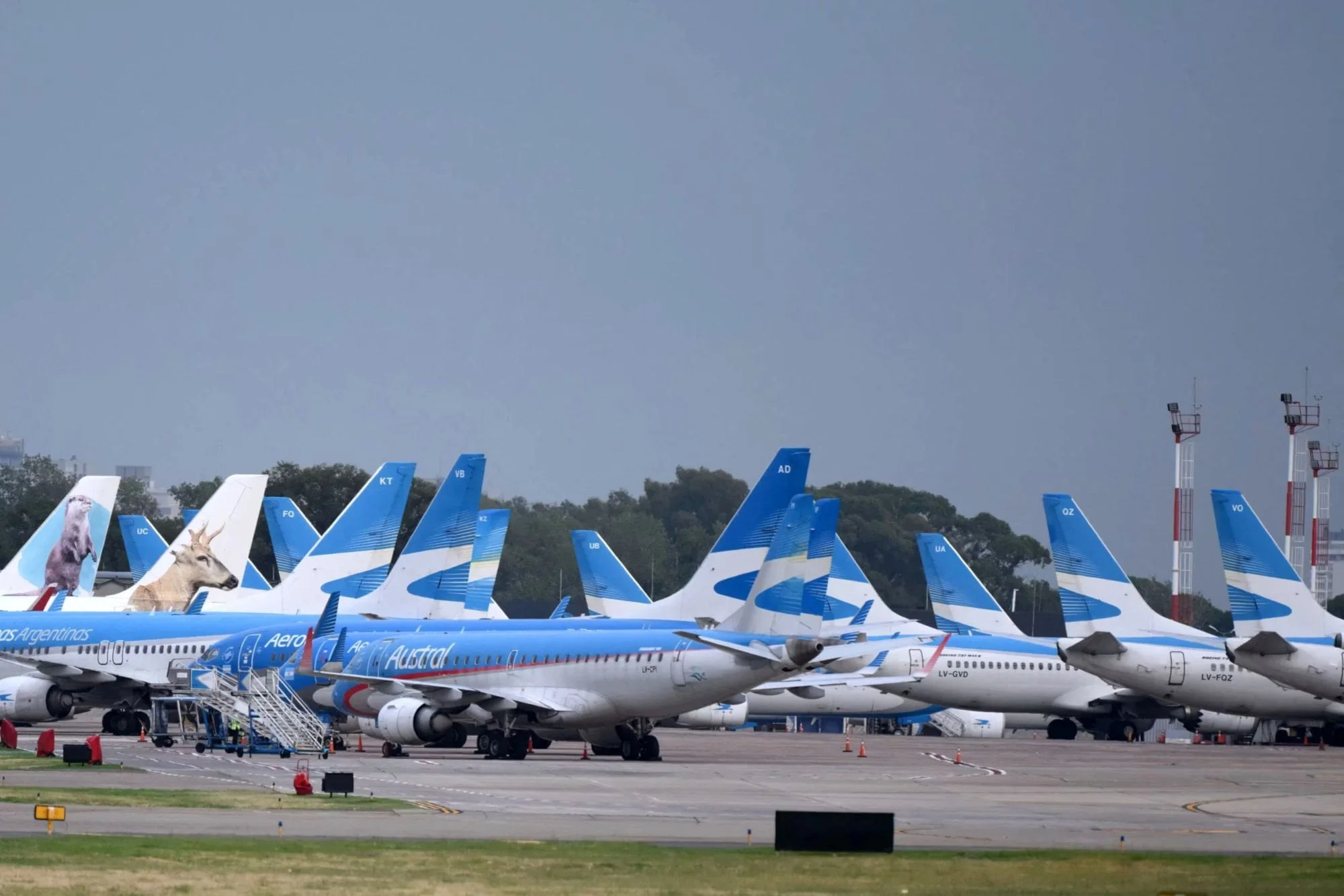 Autorizaron a un fondo buitre a pedir embargos en EE.UU. por US$390 millones por la expropiación de Aerolíneas Argentinas