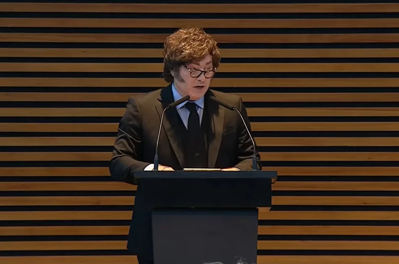 Javier Milei y sus medidas, EN VIVO: “Si la izquierda francesa protesta, se lo agradezco porque es un honor”, dijo el Presidente antes de partir a París