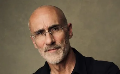 Arthur Brooks, experto en felicidad de Harvard: “Las personas que son felices y saludables cuando son mayores tienen un matrimonio sólido o amistades cercanas”