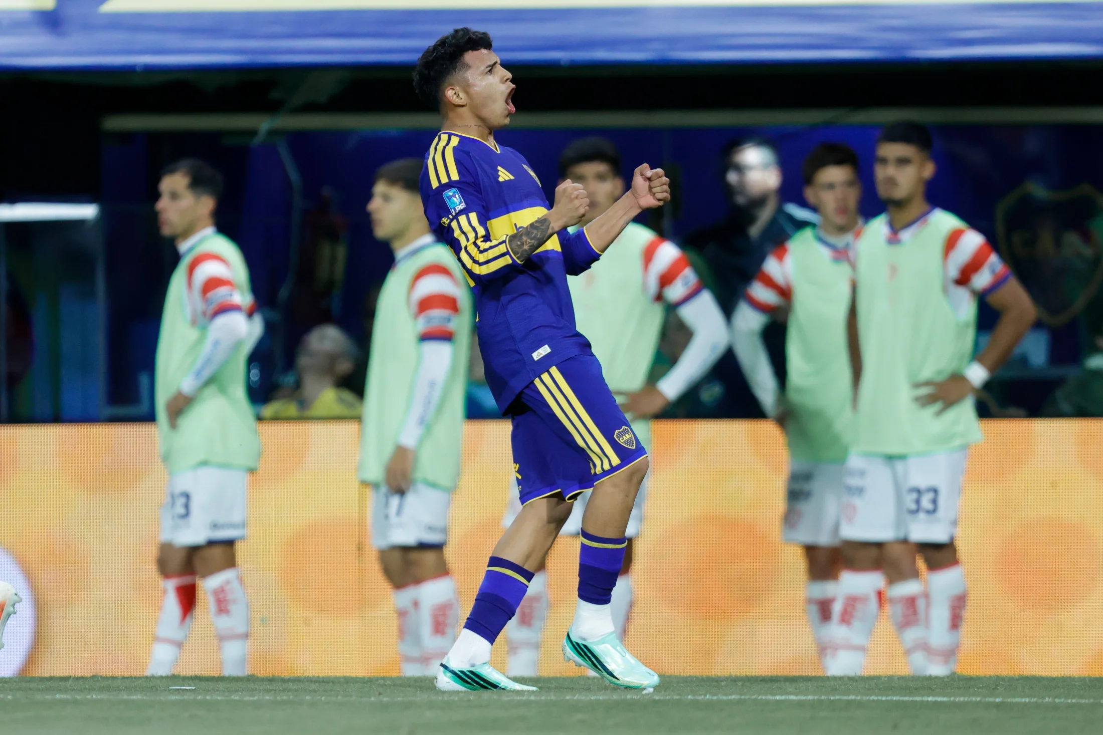 Leonel Flores hizo dos golazos en la Bombonera para Boca en la semana de su debut en la selección