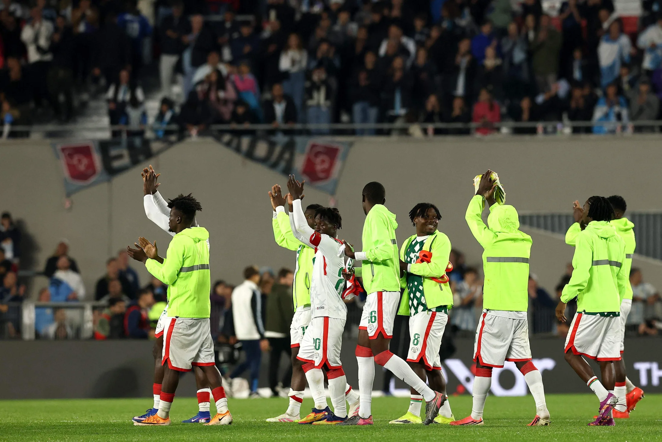 Llegada, siesta, goleada en contra y sueño cumplido: la noche única de los juveniles de Burkina Faso