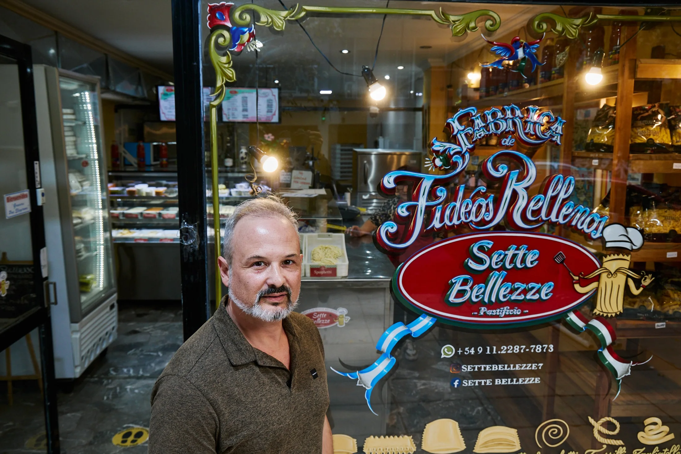 Vino de Nápoles y en los 70 su abuelo creó una máquina que rellena, sella y corta la pasta: “Somos la primera fábrica de fideos rellenos”