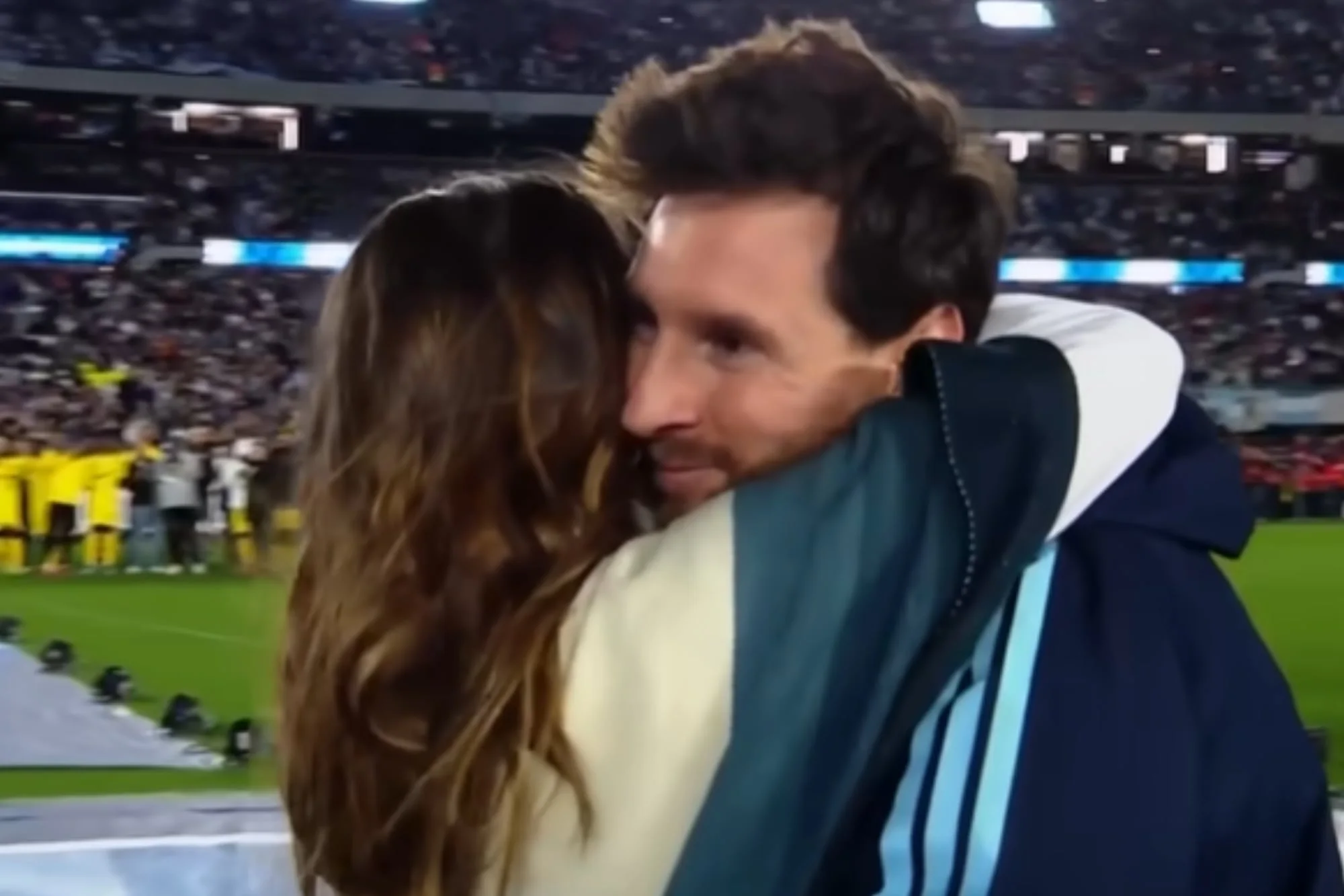 La Sole le cantó “Brindis” a Lionel Messi: el video completo del emotivo momento en la despedida