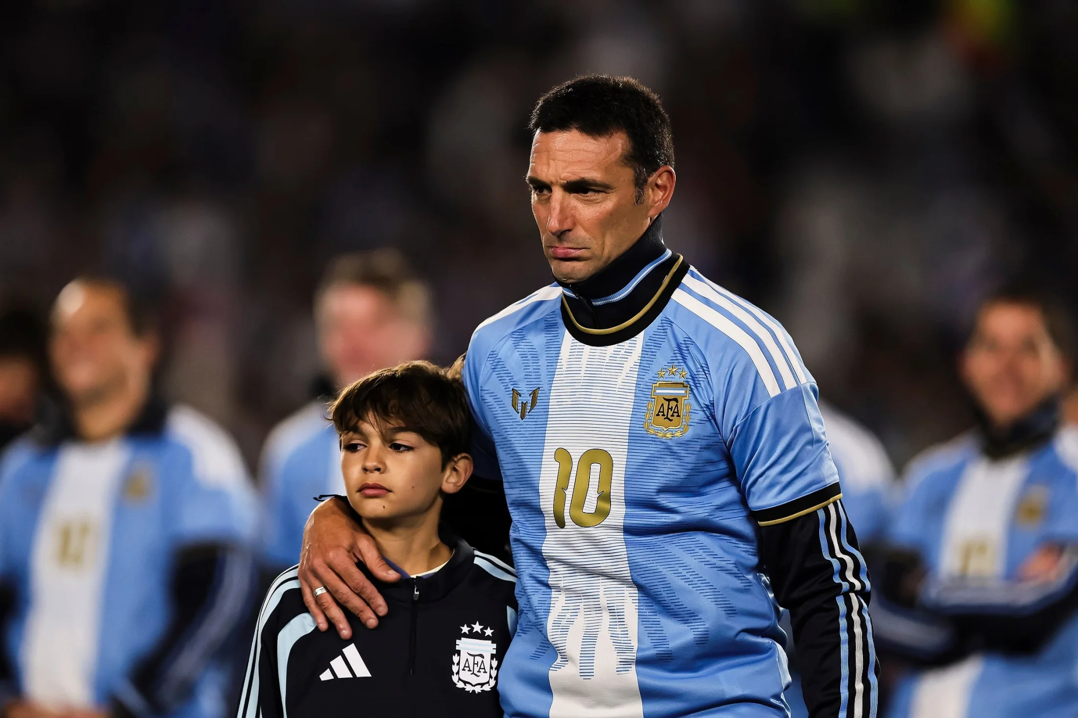 Scaloni, el jugador que compartió el estreno de Messi en la Mayor y el técnico que se emocionó en la última función