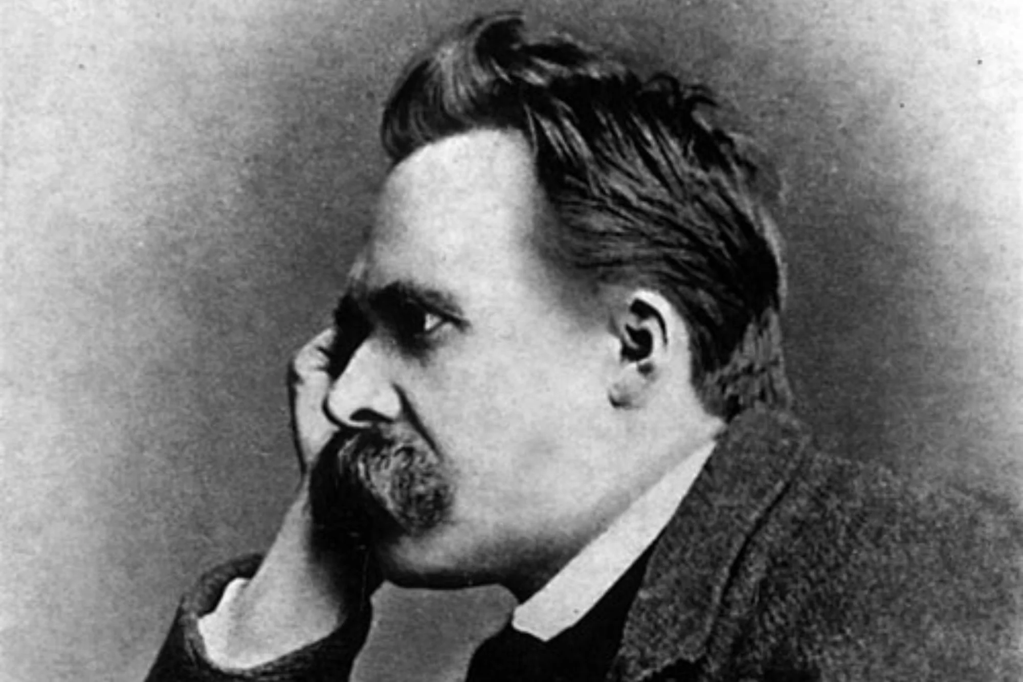 Aprendizaje del día, de Friedrich Nietzsche, filósofo: “La forma más segura de corromper a un joven es enseñarle a tener en mayor estima a quienes piensan como él que a quienes pie
